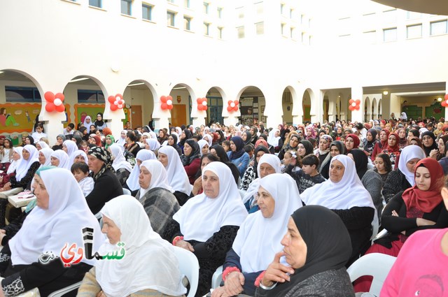  فيديو: مدرسة جنة ابن رشد تكرم امهات المعلمين في امسية ابداعية لطلابها بمشاركة الاباء والامهات ..